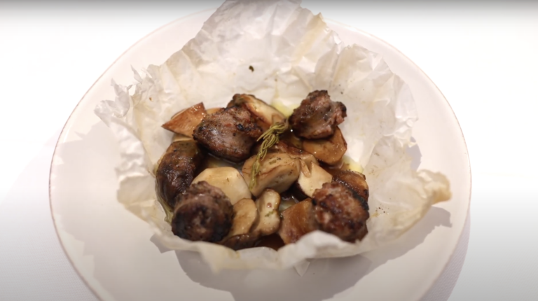 ceps en papillote amb botifarra a la brasa